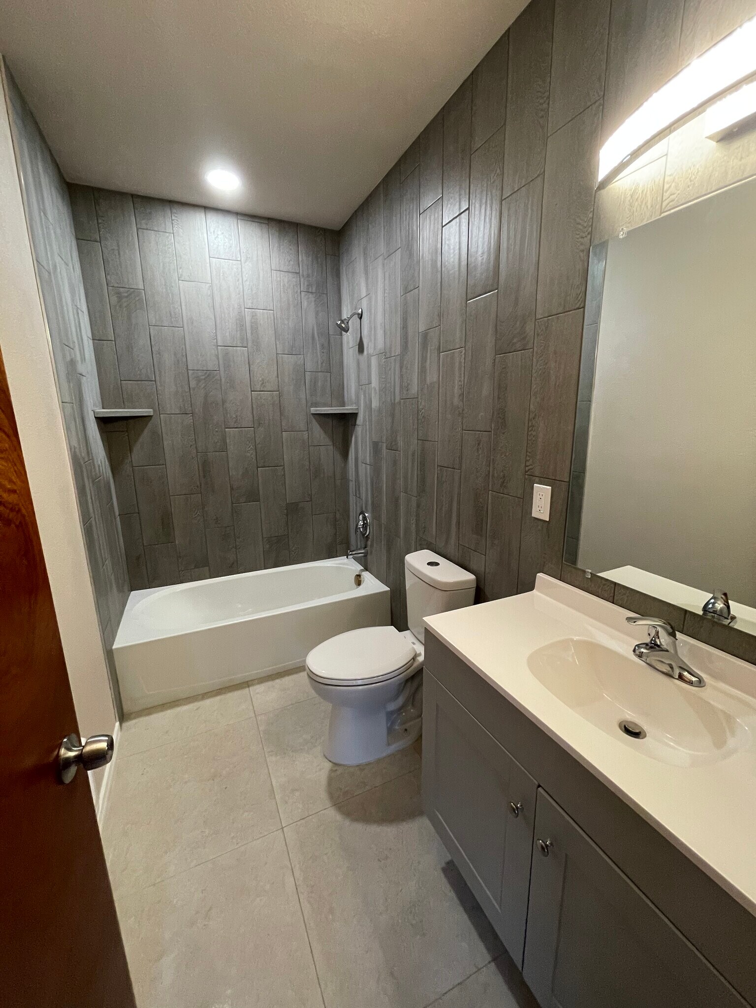 Building Photo - 1902 W 10th Ave