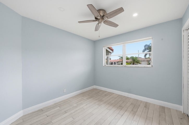 Building Photo - 2120 NE 62nd Ct