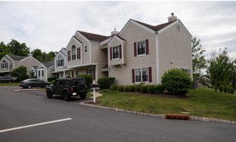 Building Photo - 334 Wren Ln