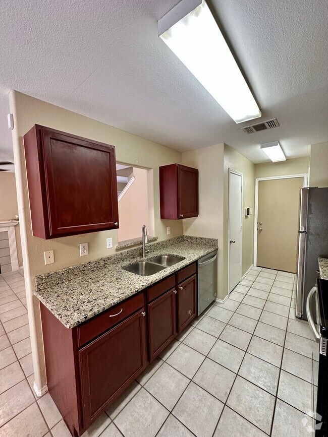 Building Photo - 3 BD/2.5 BATH AVAILABLE FOR IMMEDIATE MOVE...