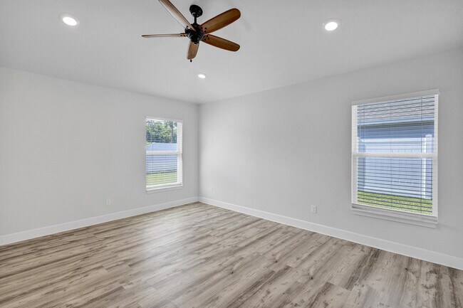 Building Photo - 5348 Lugo St
