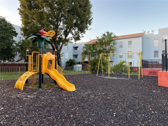 Building Photo - 1735 W 60th St