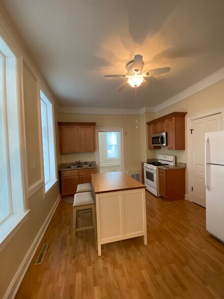 Kitchen - 903 N Wood St