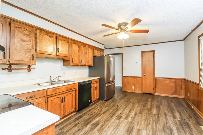 Building Photo - 409 Shamrock Dr