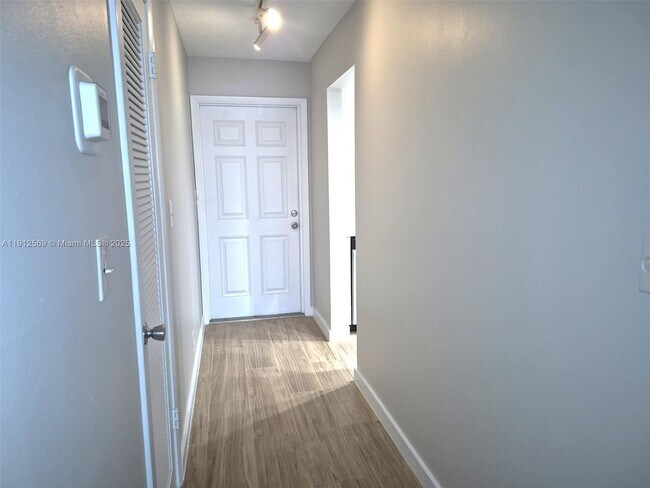 Building Photo - 1617 SE 15th St