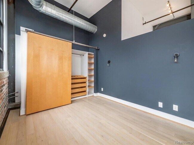 Building Photo - 460 W Canfield St