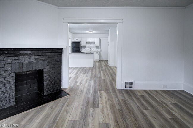 Building Photo - 1931 W 74th St