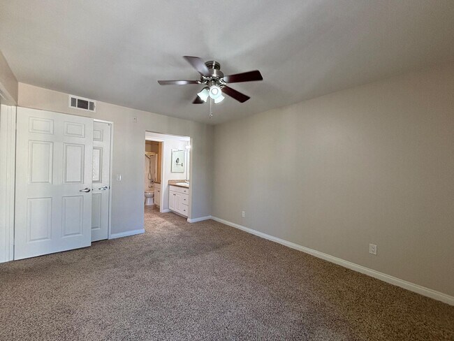 Building Photo - Beautiful 2 Bedroom 2 Bathroom Home in Woodland Hills