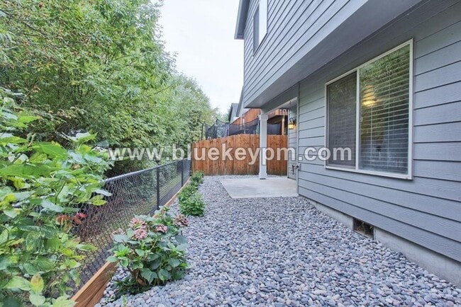 Building Photo - 121 N 42nd Pl