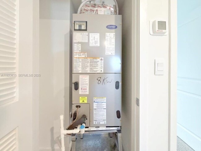 Building Photo - 196 NE 13th Ave