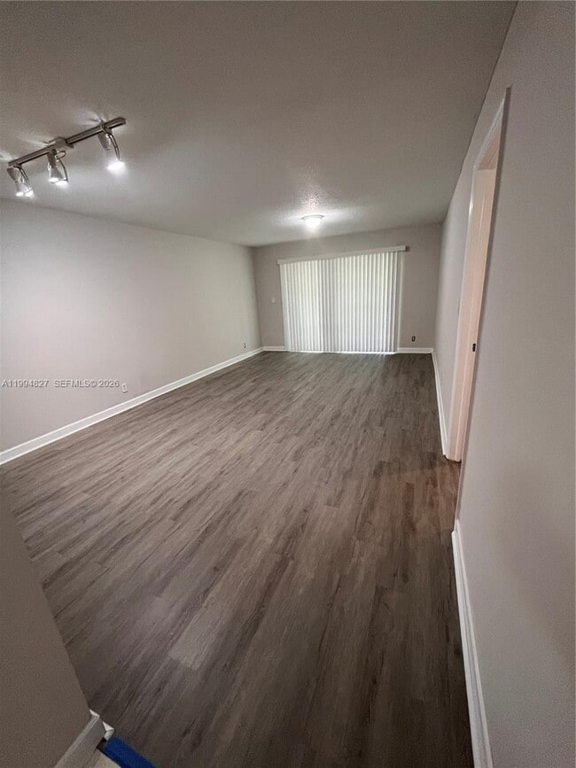 Building Photo - 5530 N Lakewood Cir