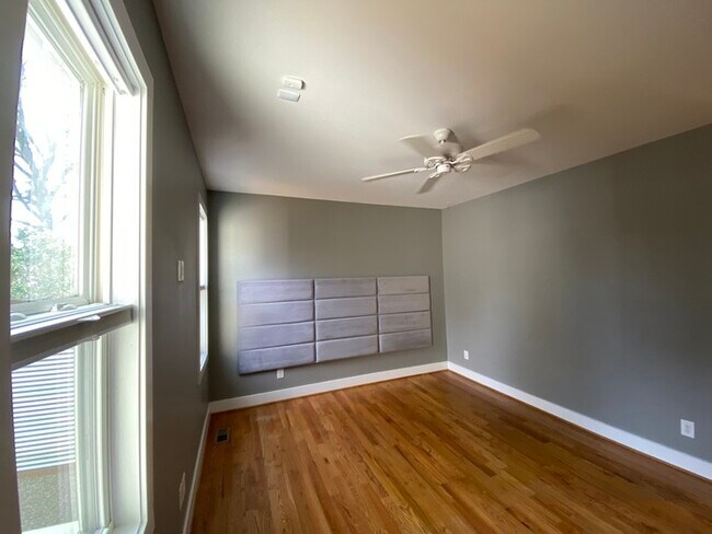 Building Photo - 906 Culpepper Ln