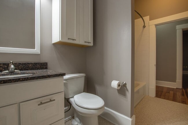 Building Photo - 204 N Columbus St