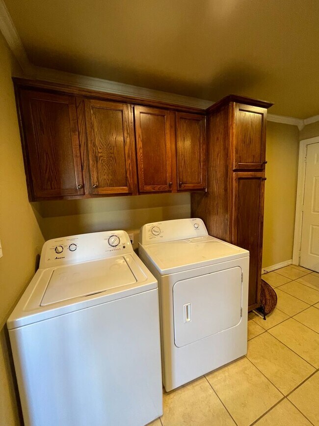 Building Photo - 2 bedroom House near Downtown BA