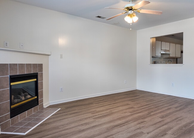 Building Photo - 204 Meadowbrook Ln