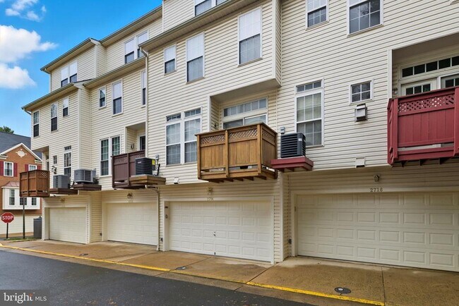 Building Photo - 2714 Manhattan Pl