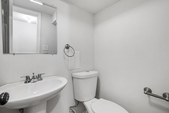 Building Photo - 3158 Westover Dr SE