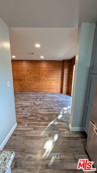 Building Photo - 7300 Lennox Ave