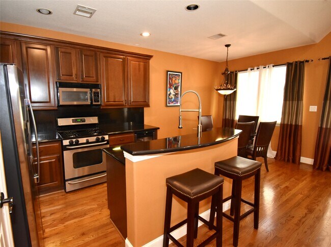 Building Photo - 326 Gregg St