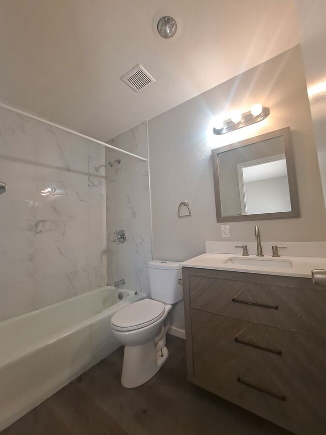 Building Photo - Amazing 3/2/2 in Lancaster!