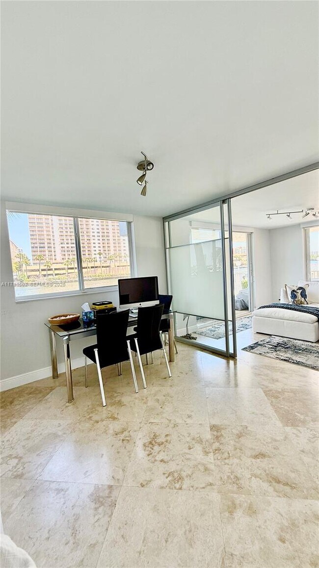 Building Photo - 4000 NE 170th St