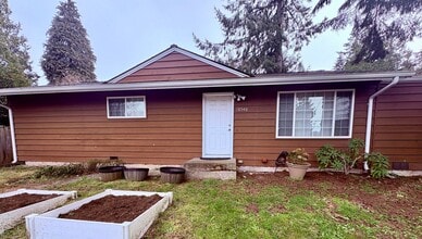 Building Photo - Spacious three bedroom rambler in Shoreline!