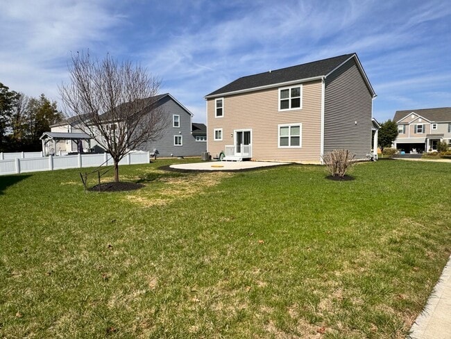 Building Photo - 4-Bedroom House for Rent