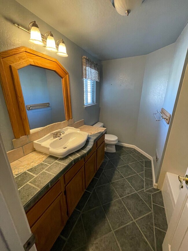 Building Photo - 4528 Whitney Cir