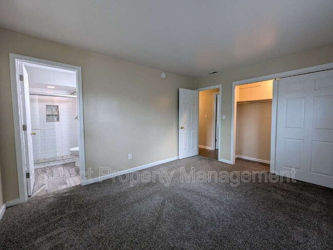 Building Photo - 3220 Thames Dr
