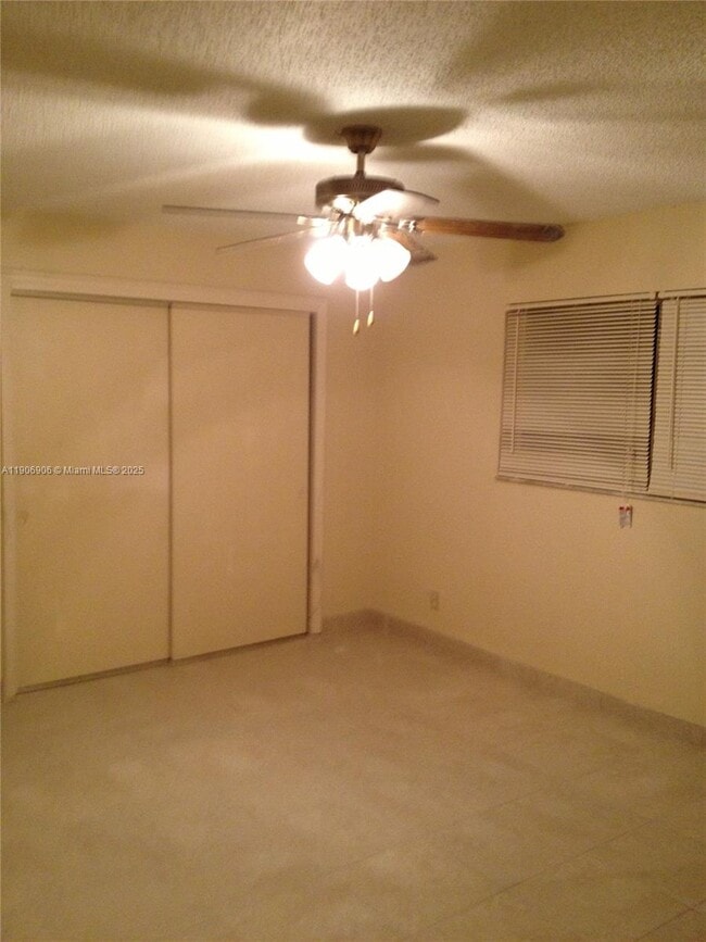 Building Photo - 4065 SW 51st St