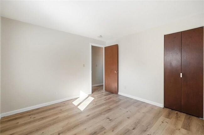 Building Photo - 6537 Highbury Rd