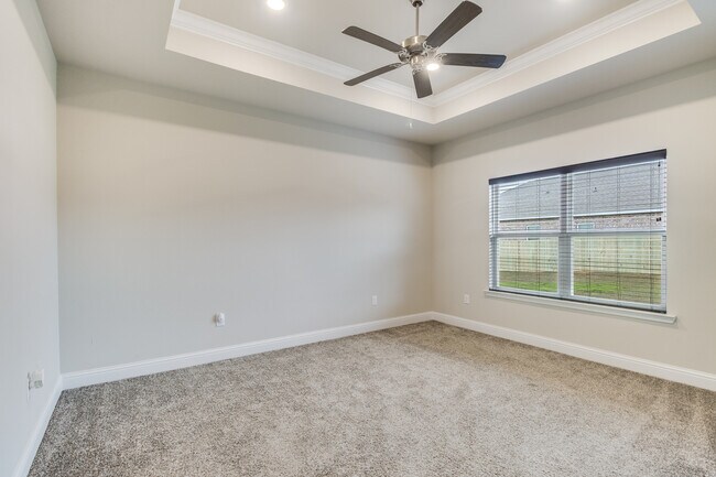 Building Photo - 5468 Overland Dr