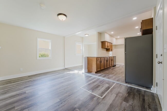 Building Photo - Beautiful Renovated 3 Bedroom and 2 Bathroom Home