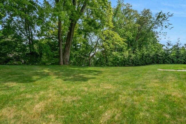 Building Photo - 136 Fox Meadow Rd