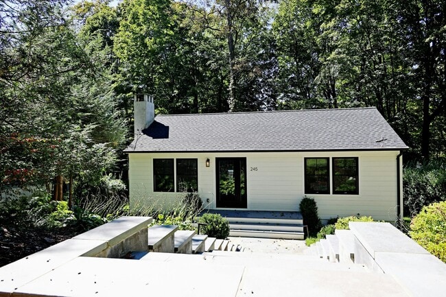 Building Photo - 245 Great Hill Rd