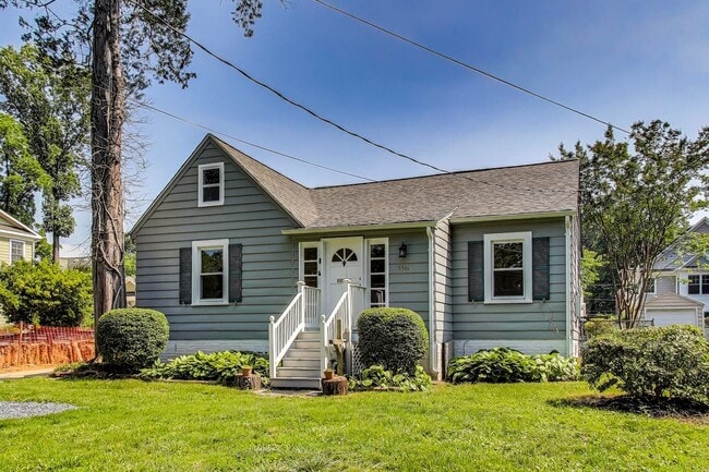 Building Photo - Cute 2 bed + Loft + 2 Bath SF w/ Fenced Yard