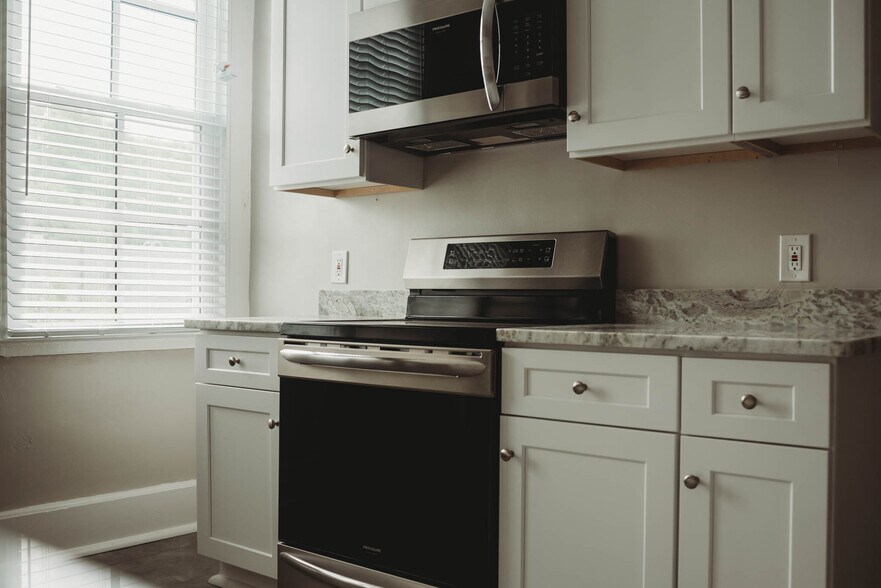 Kitchen - 529 Washington E St