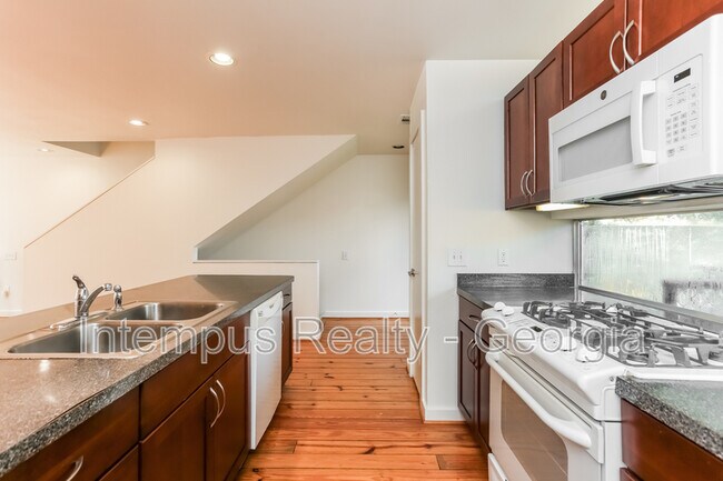Building Photo - 241 Maynard Terrace SE
