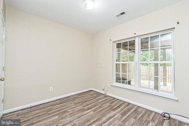Building Photo - 18541 Sierra Springs Square