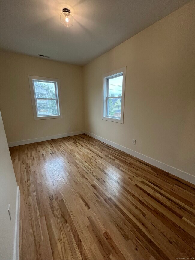 Building Photo - 115 Belden St