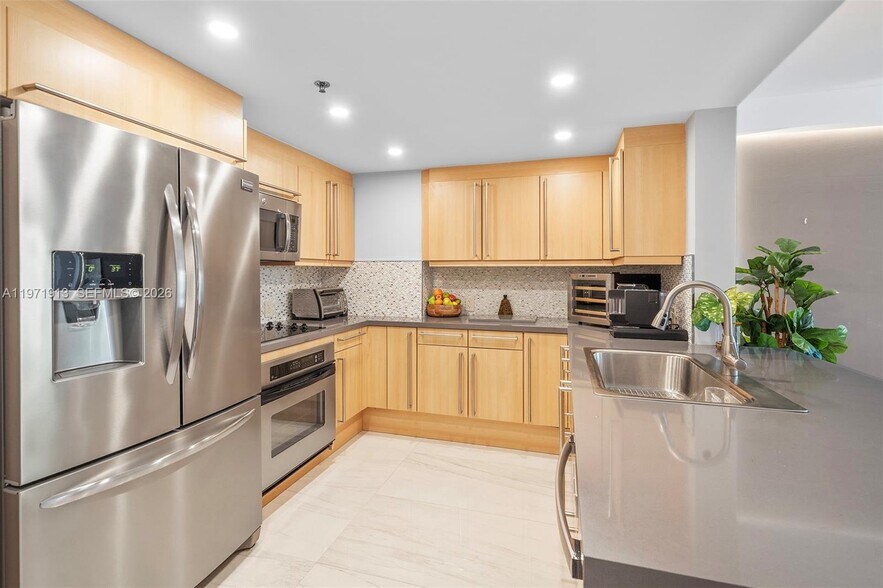 Building Photo - 226 Ocean Dr