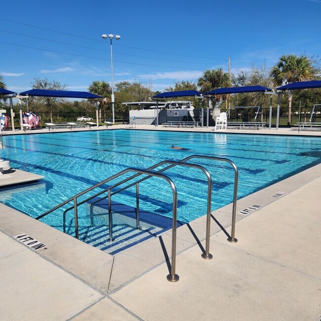 Building Photo - 3/2 LARGE corner lot in Polk County Poinciana