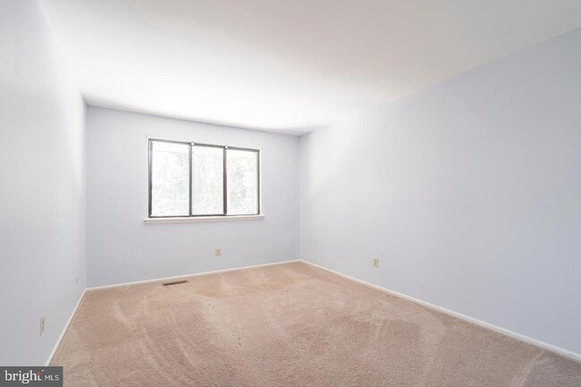 Building Photo - 1004 Worthington Dr