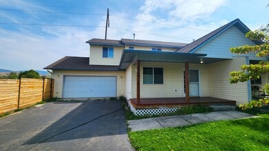 Building Photo - Three Bedroom Duplex with Two Car Garage