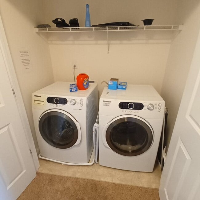 Building Photo - 3 Bd 2.5 Ba