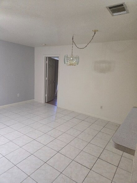 Building Photo - 6833 Myrtlewood Rd