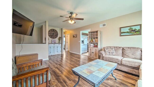 Building Photo - Beautiful Home at Silver Lake