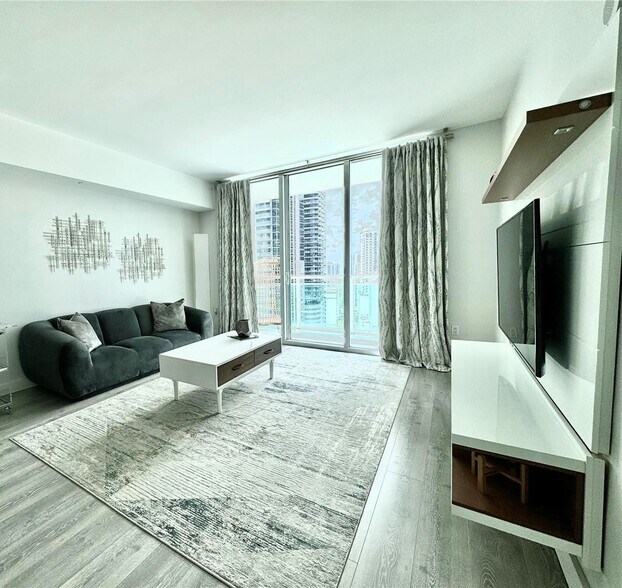 Building Photo - 951 Brickell Ave