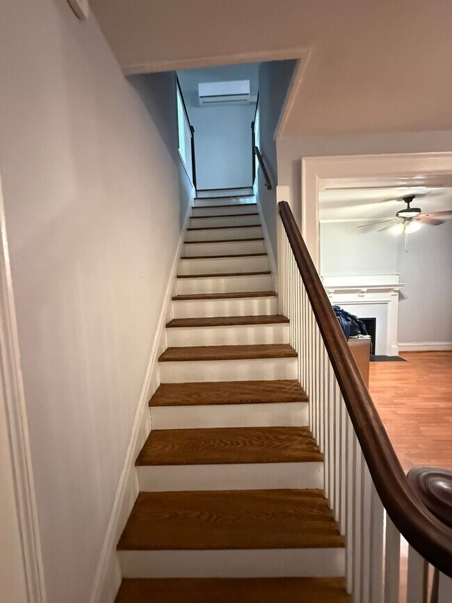 Building Photo - 3 Bedroom 1.5 bath Fan home for rent