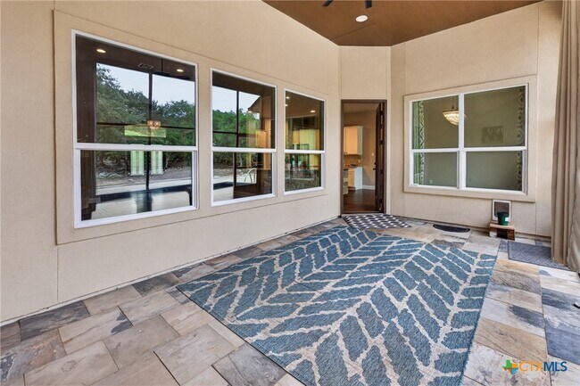 Building Photo - 219 Winding View
